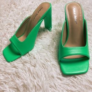 Classy n’ Sassy Neon Green Sandals 💚💚
